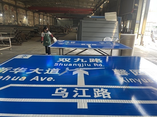 交通标志牌生产工艺流程